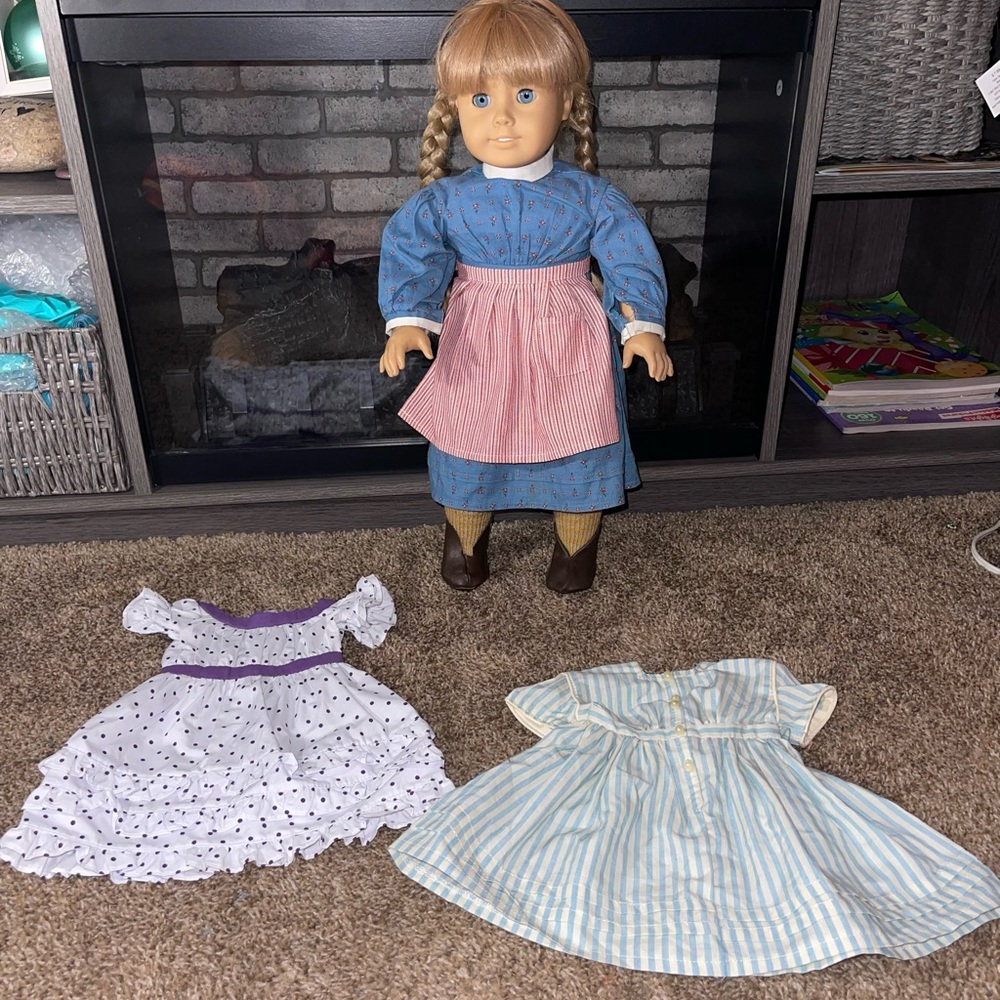 American Girl/Pleasant Company Kirsten with rare outfits